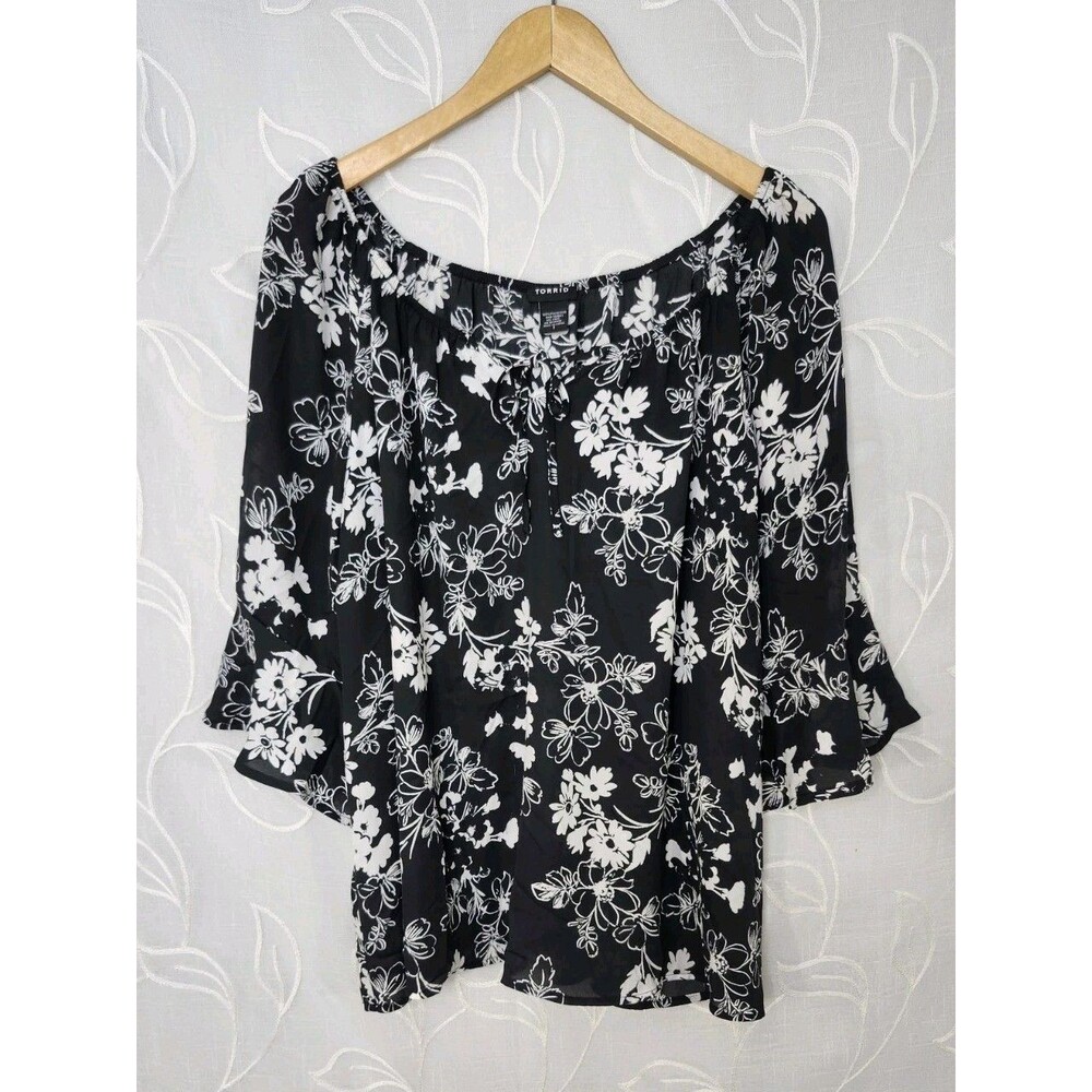 Torrid Blouse Black Size 1 Plus Ruffle Sleeve Flowy Lightweight Floral